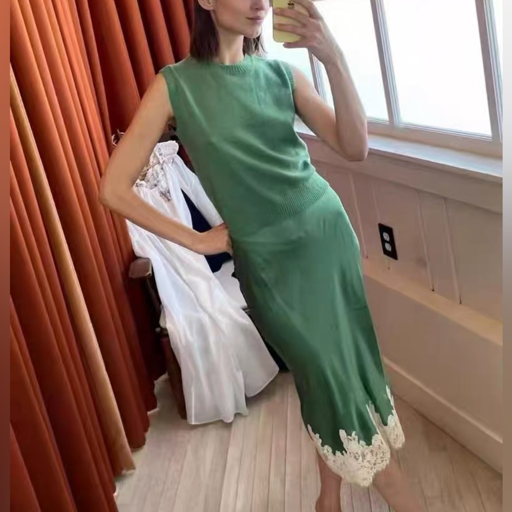 Doen Green Satin Slip Skirt with Cream Lace Hem - Picture 4 of 12